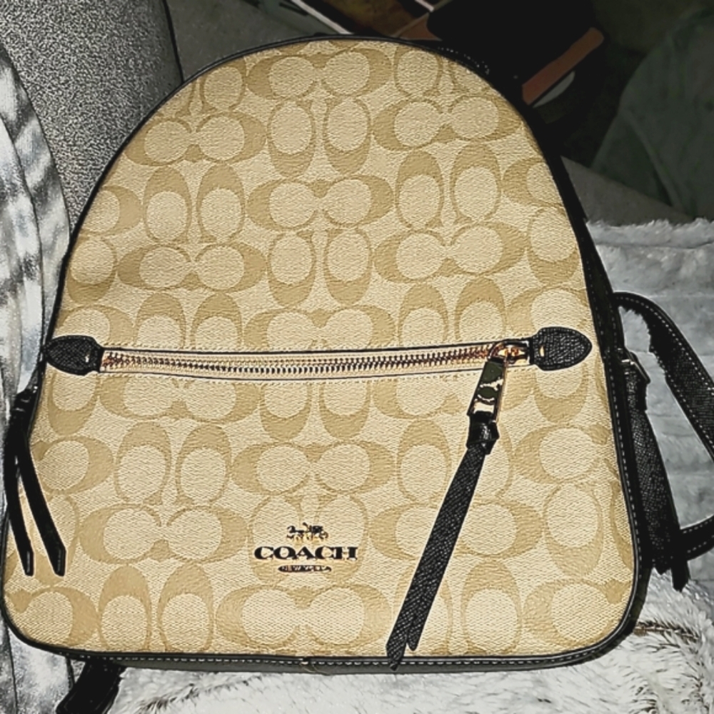 Coach gen leather crossgrain leather. Nwot!!